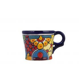 Té - farbiger Keramikbecher aus Talavera