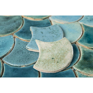 Fischschuppe - Fliesenset „Mediterranean Breeze“ aus der Serie „Water“.