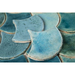 Fischschuppe - Fliesenset „Mediterranean Breeze“ aus der Serie „Water“.
