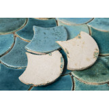 Fischschuppe - Fliesenset „Mediterranean Breeze“ aus der Serie „Water“.