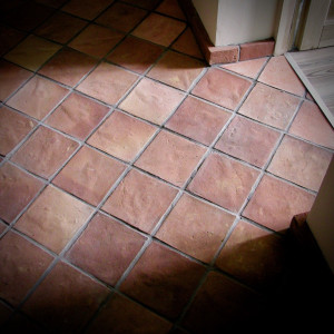 Handgefertigte gotische Bodenfliesen 20x20 cm